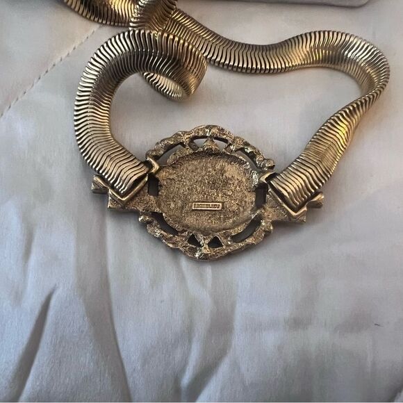 Vintage Richelieu Gold and Pearl Necklace - Picture 7 of 9